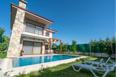 Villa With Sheltered Private Swimming Pool