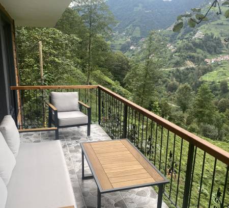 Comfortable Room with A Lush Green Nature View, Jacuzzi, Fireplace and Balcony Terrace in Rize Camlihemsin