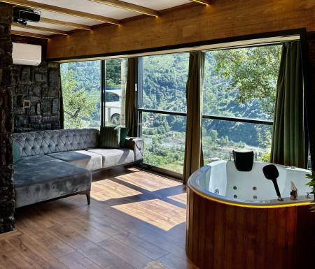 Authentic Stone Room with Magnificent Firtina River and Mountain View, Jacuzzi in Rize Ardesen Area
