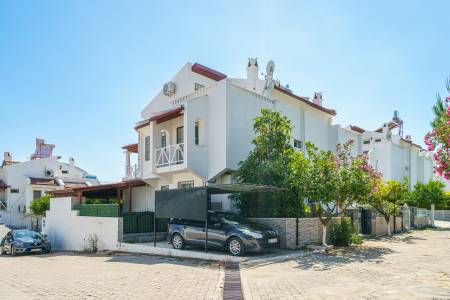 Kuşadası Bahçelievler Sitesi Ortak Havuzlu Tatil Villası