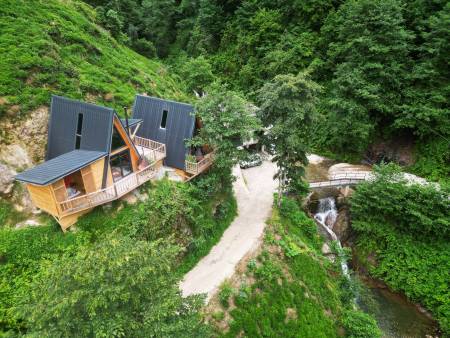 Comfortable Bungalov with Wonderful Nature View, Jacuzzi, Fireplace Stove in Rize Camlihemsin