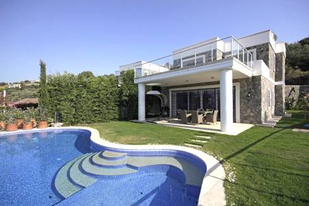 Comfortable Villa with Private Pool, Private Garden, Garden Terrace in Bodrum Yalikavak Area