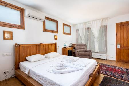 Ephesus Lodge Hotel - Kuşadası Kirazlı Köyünde Ortak Havuzlu, Yeşillikler İçinde Konsept Butik Otel Odası- Ceviz