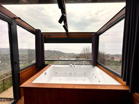 Amazing Bungalow with Jacuzzi, Fireplace Stove, Cinema Projection, Sea and Valley View in Rize Ardesen