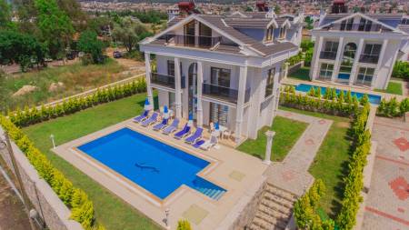 Comfortable Villa with Private Pool and Lush Green Garden, Within Walking Distance in Fethiye Hisaronu