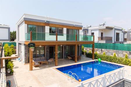 Luxury Villa with Modern and Stylish Design, Private Swimming Pool and Private Garden in Bodrum Gümbet