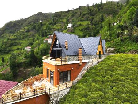 Authentic Bungalow with Unique Firtina River and Nature View, Jacuzzi and Fireplace in Rize Camlihemsin