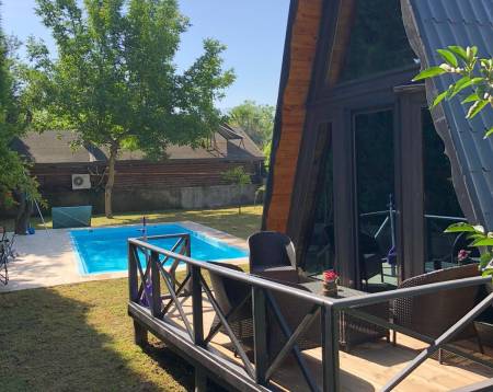 Modern Bungalow with Private Pool, Private Garden, Barbeque, Tiny Balcony Terrace in Sapanca