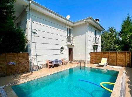 Comfortable Villa With Fireplace, Private Pool and Large Garden in Sapanca Kirkpinar