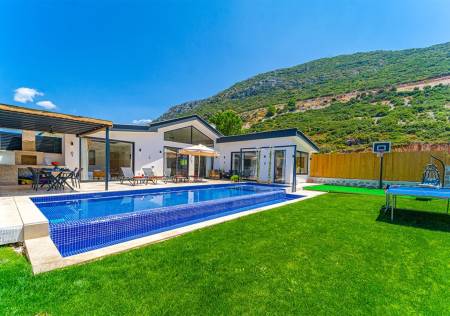Spacious Villa with Private Pool, Private Garden, Jacuzzi, Fireplace, Barbeque in Kalkan