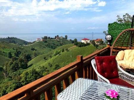 Wonderful Bungalow with Blue Sea View, Jacuzzi and Lovely Balcony Terrace in Rize Ardesen