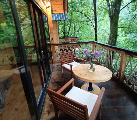 Magnificent Bungalow with Jacuzzi, in Lush Green Forest, Near a River in Rize Pazar Area
