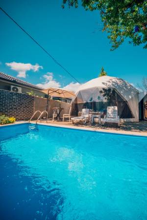 Comfortable Dome Glamping with Heated Private Pool, Jacuzzi, Private Garden, Barbeque in Sapanca Yanik