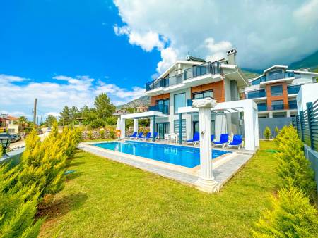 Spacious Villa with Private Pool, Private garden, Pool Terrace in Fethiye Ovacik Area