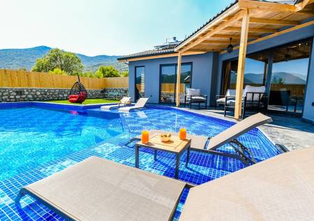 Comfortable Villa with Jacuzzi, Private Pool and Private Garden, Barbecue, in a Lush Green Nature in Kalkan Saribelen
