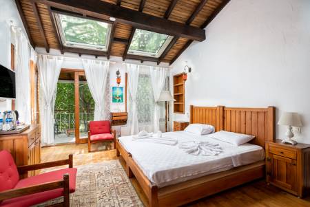 Ephesus Lodge Hotel - Kuşadası Kirazlı Köyünde Doğa İçinde Konsept Odalı Butik Otel (Aşk Odası)