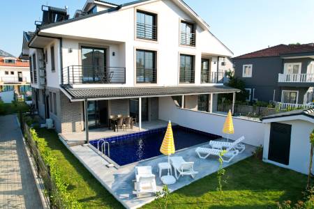 Spacious Villa with Private Pool, Private Garden, Barbeque, in Central Location in Mugla Dalyan