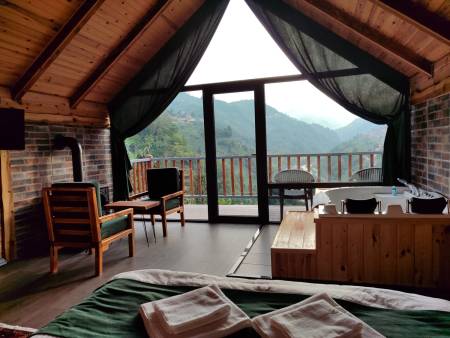 Modern Bungalow with Magnificent Valley and River View, Jacuzzi, Fireplace in Rize Camlihemsin