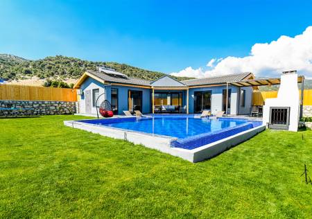 Kalkan Sarıbelen’de Harika Doğa İçinde, Jakuzili, Korunaklı Özel Havuzlu ve Özel Bahçeli Modern Villa