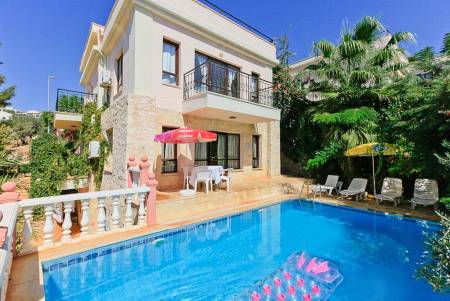 Comfortable Villa with Private Pool, Pool Terrace, Walking Distance to the Sea, in Greenery in Kalkan