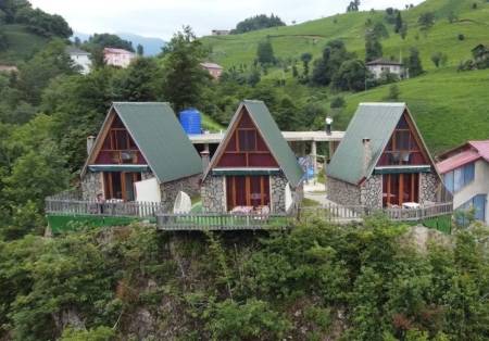Authentic Bungalow with Jacuzzi, Fireplace, Nature and Garden View in Rize Camlıhemsin