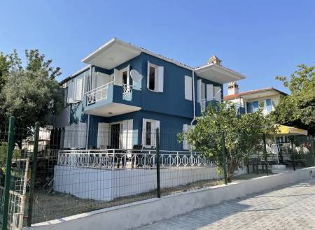 Holiday Villa with Balcony Terrace, Private Garden, Barbecue, in a Central Location in Kusadasi