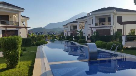 Comfortable Villa in a Complex with a Shared Pool, Close to the Sea, Large Garden in Kemer