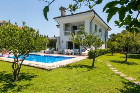 Comfortable Villa with Green Spacious Garden, Private Pool and Kids Pool in Kemer Camyuva