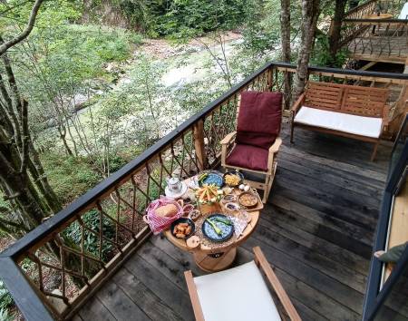 Comfortable Bungalow with River View, in Wonderful Green Forest in Rize Pazar Area