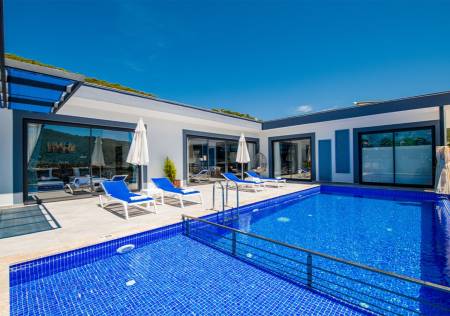 Comfortable Villa with Private Pool, Private Garden, Heated Indoor Pool, Jacuzzi, Sauna, Fireplace in Kalkan Saribelen