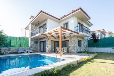 Comfortable Villa with Sheltered Private Pool, Private Garden, in Nature in Kusadasi Caferli Area