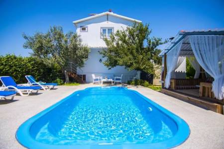 Sheltered Private Pool Villa with Private Garden, Jacuzzi, Barbeque in Kayakoy, Fethiye