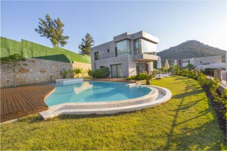 Spacious Villa With Private Pool, Kids Pool with Jacuzzi, Pool Terrace, Private Pool, in a Facility in Bodrum Torba