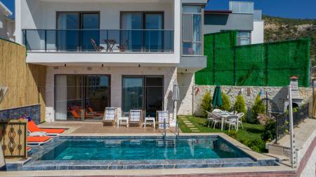 Comfortable Villa with Sea and City View, Sheltered Private Pool and Garden, Indoor Pool, Jacuzzi in Demre Antalya