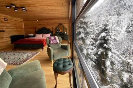 Rize Ayder’de Eşsiz Doğa Manzarasına Açılan Penceresi ile Konforlu Suit Oda