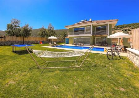 Magnificent Villa with Private Pool, Private Large Garden, Jacuzzi, Barbeque in Kalkan Saribelen