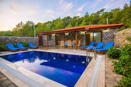 Stone House with Gorgeous Nature View, Sheltered Private Pool and Jacuzzi İn Fethiye Kayakoy