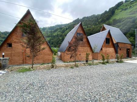 Comfortable Bungalow with Mountain View, Fireplace Stove, Near Firtina River in Rize Ardesen Area