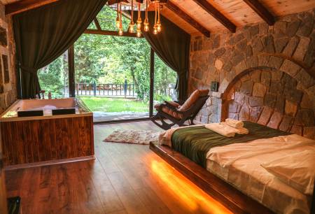 Comfortable Stone House by the River with Jacuzzi, Lovely Garden, in Magnificent Nature in Rize Camlihemsin
