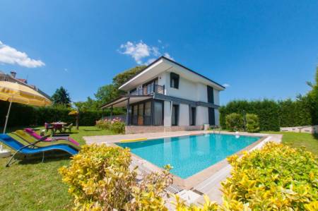 Modern and Luxury Villa with Plasma Fireplace, Private Pool and Private Garden in Sapanca