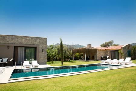 Comfortable Villa Private Pool, Private Large Garden, Garden Terrace in Bodrum Ortakent Area
