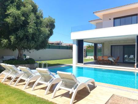 Luxury Villa with Private Pool and Private Large Garden, Close to the Sea, in Cesme Dalyan