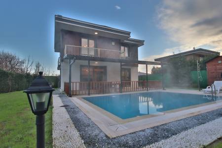 Luxury Villa with Private Pool and Private Garden in Sapanca