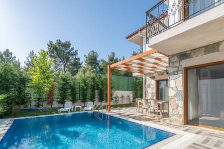 Superior Villa with Sheltered Private Swimming Pool and Garden in Kusadasi Caferli Village