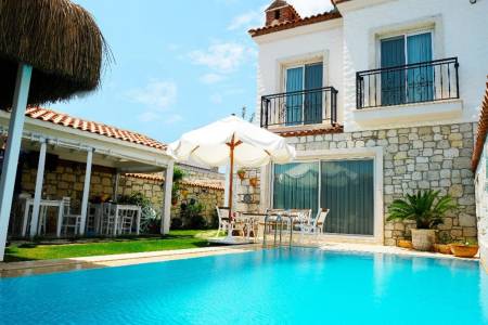 Luxury Villa with Private Pool and Private Garden Centrally Located in Cesme Alacati