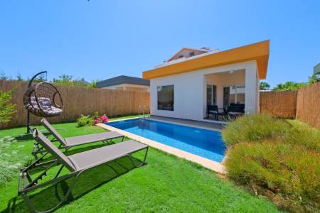 Comfortable Villa with Private Pool, Pool Terrace, Private Garden, Barbeque in Fethiye City Center