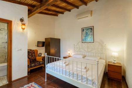 Ephesus Lodge Hotel - Kuşadası Kirazlı Köyünde Doğa İçinde Konsept Odalı Butik Otel (Kiraz Odası)