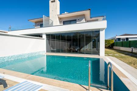 Modern Villa with Private Pool and Private Garden Terrace, Close to the Sea, in Dalyan, Cesme