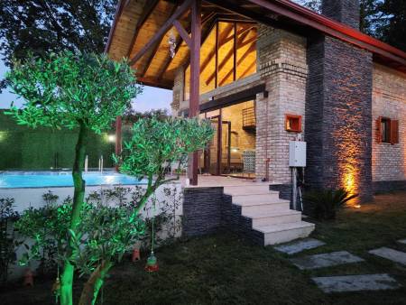 Magnificent Stone House with Partial Lake View, Heated Private Pool, Private Garden, Fireplace, in Nature in Sapanca