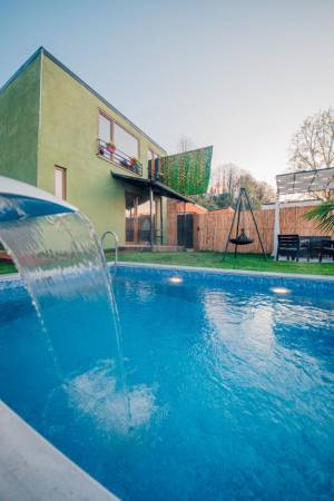 Comfort Villa with Amazing View, Sheltered Heated Private Pool and Garden, Jacuzzi, Fireplace Stove in Sapanca